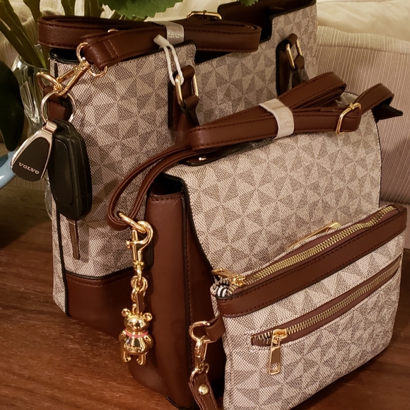 Tote Handbag and Cosmetic Pouch Travel Set - Picture 2 of 8